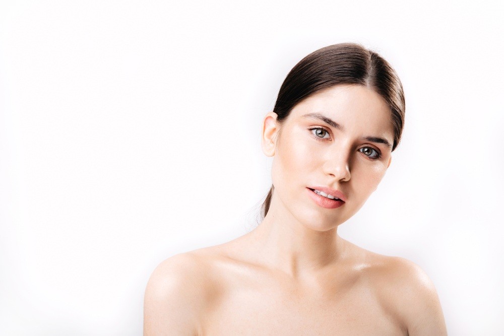 Перманентный макияж верхнего века